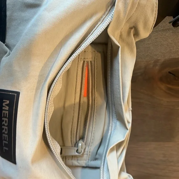 Merrell crossbody bag, gently used - Picture 3 of 5